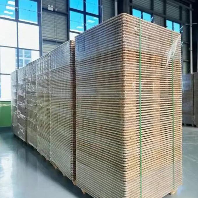 Factory Export Fumigation Free Moulded Pallet Compressed Wood Chip Pallet